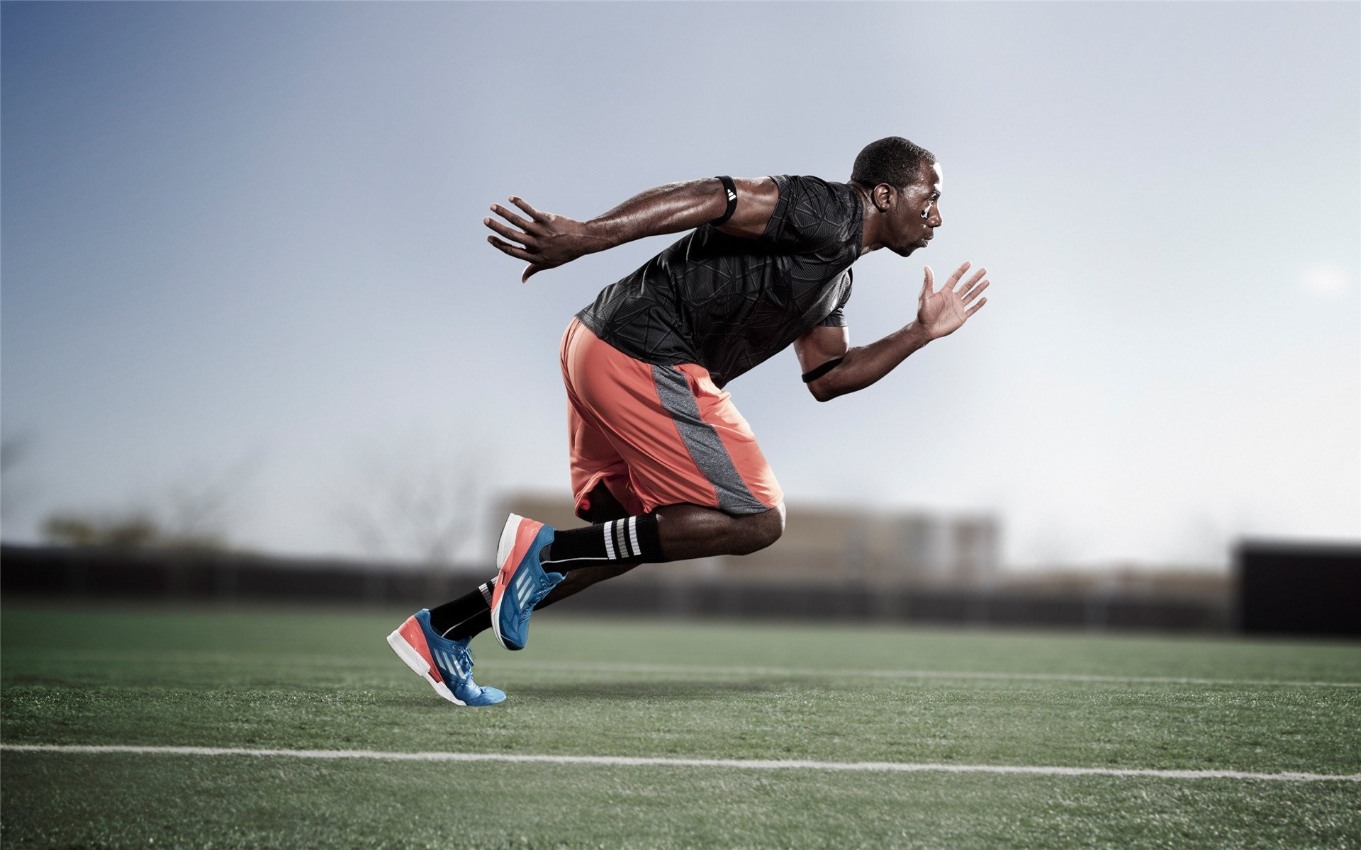 开云·体育全站登录地址-他用“坚韧不拔”的精神扼守篮下，无数次挡住对手的“暴扣”！